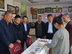 白银市人大常委会调研县文化馆非物质文化遗产保护工作